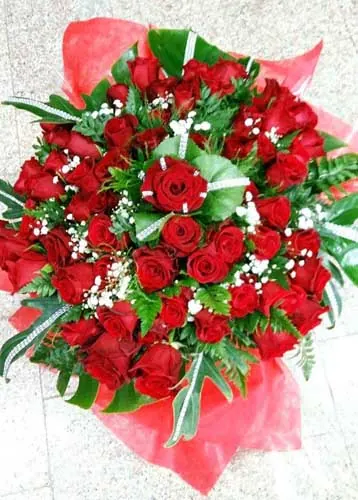 Grand bouquet rond de roses rouges